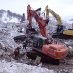 Le operazioni di scavo e soccorso nell'area dell'hotel Rigopiano a Farindola di Pescara
