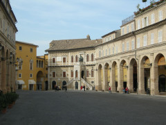 Fermo, piazza del Popolo e palazzo dei Priori
