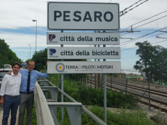 Pesaro, cartello ingresso città