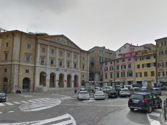Piazza della Repubblica e il Teatro delle Muse, ad Ancona