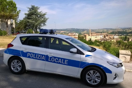 Auto della Polizia Locale a Castelleone di Suasa