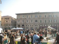 Pesaro, Stradomenica