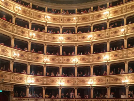 Teatro dell'Aquila di Fermo gremito