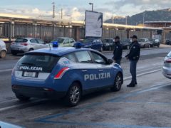 Polizia nei pressi della stazione ferroviaria di Ancona