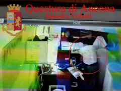 Lasro ripreso dalle telecamere ad Ancona