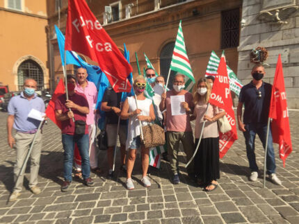 Ancona, presidio lavoratori sanità privata