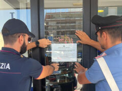 Polizia e Carabinieri sospendono attività di un bar a Marina di Montemarciano