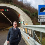 Francesco Baldelli all'imbocco della galleria di Serravalle sulla SS77