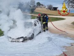 Incendio di un'automobile a Mogliano