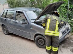 Fuga di gas da un'auto in sosta a Pesaro