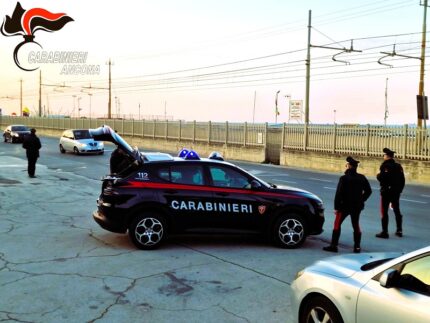 Controlli dei Carabinieri lungo la Statale Adriatica ad Ancona