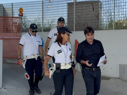 Pesaro, il sindaco Biancani con gli agenti di Polizia Locale