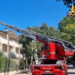 Incendio del tetto di un edificio a Fano