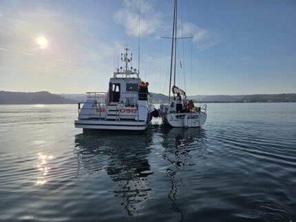 Barca a vela soccorsa al largo di Cupra Marittima