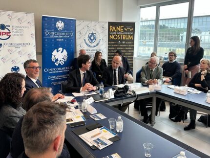 Incontro tra Federalberghi e il presidente Acquaroli