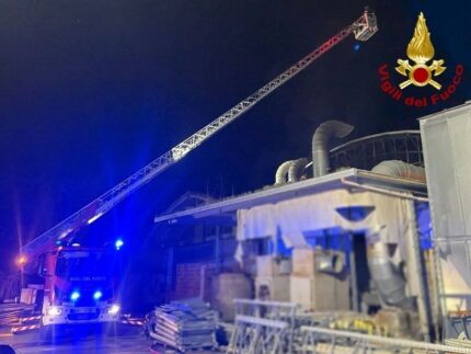 Incendio in un'azienda di Petriano