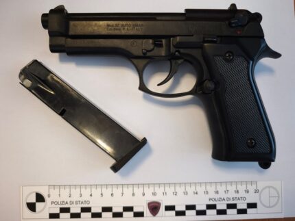 Pistola scacciacani sequestrata a Porto San Giorgio