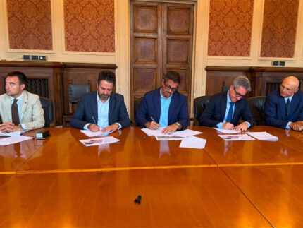 Firma variante urbanistica nuovo parcheggio ospedale Torrette di Ancona